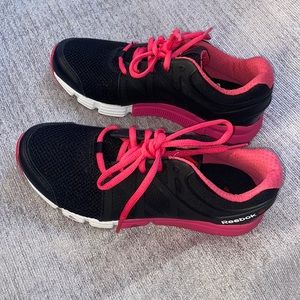 Reebok NWT size 6 sneakers